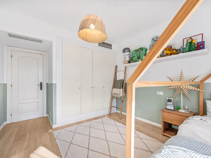 This beautifully refurbished yet thoughtfully personalised two-bedroom, two-bathroom apartment is set within the sought-after gated community of Campos de Guadalmina, offering open golf views from every bedroom.