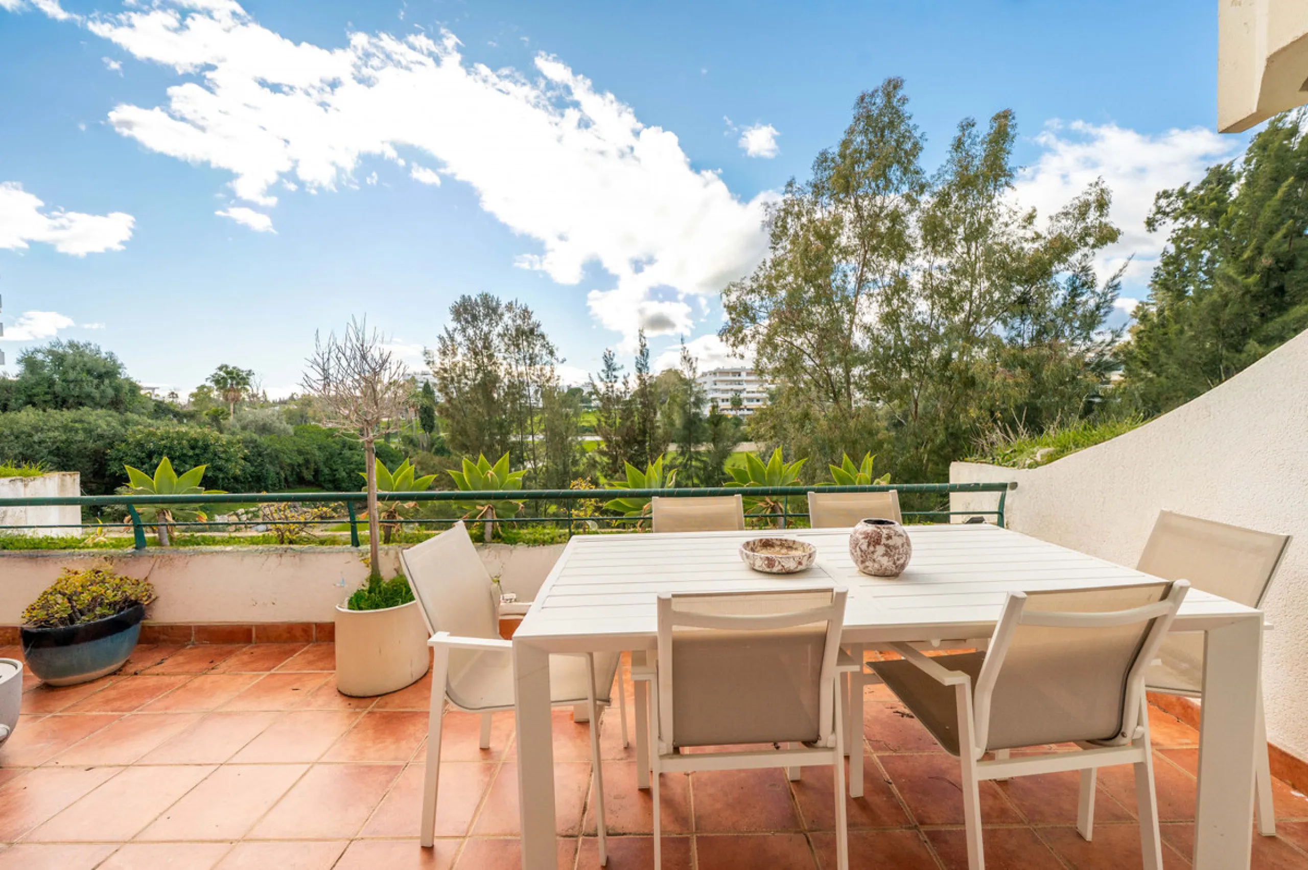 This beautifully refurbished yet thoughtfully personalised two-bedroom, two-bathroom apartment is set within the sought-after gated community of Campos de Guadalmina, offering open golf views from every bedroom.