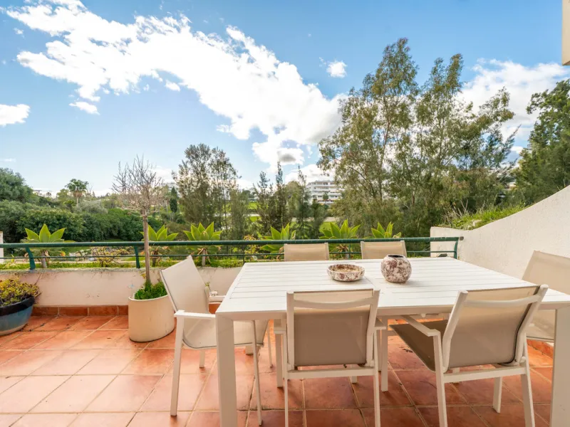 This beautifully refurbished yet thoughtfully personalised two-bedroom, two-bathroom apartment is set within the sought-after gated community of Campos de Guadalmina, offering open golf views from every bedroom.