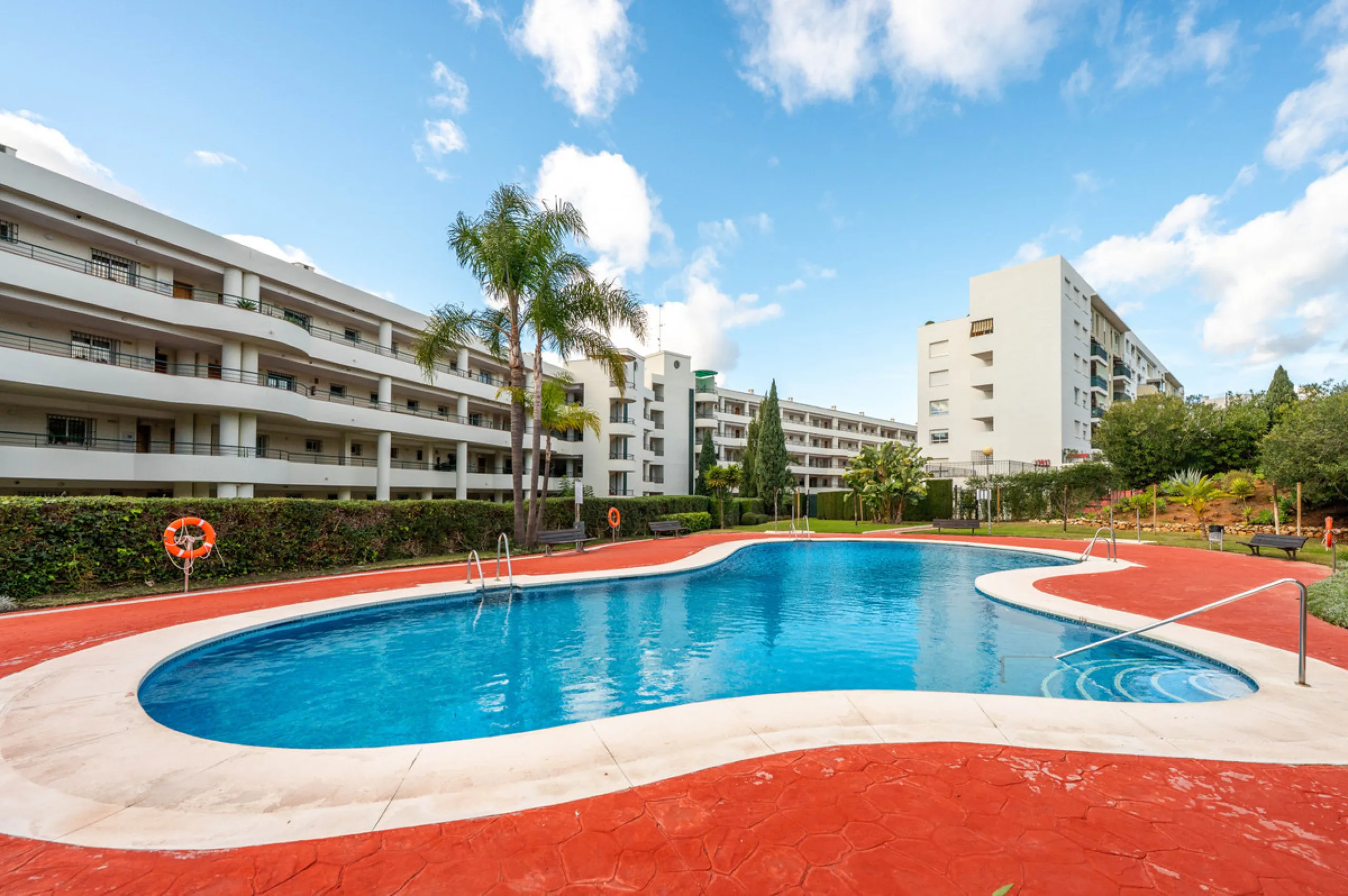 This beautifully refurbished yet thoughtfully personalised two-bedroom, two-bathroom apartment is set within the sought-after gated community of Campos de Guadalmina, offering open golf views from every bedroom.
