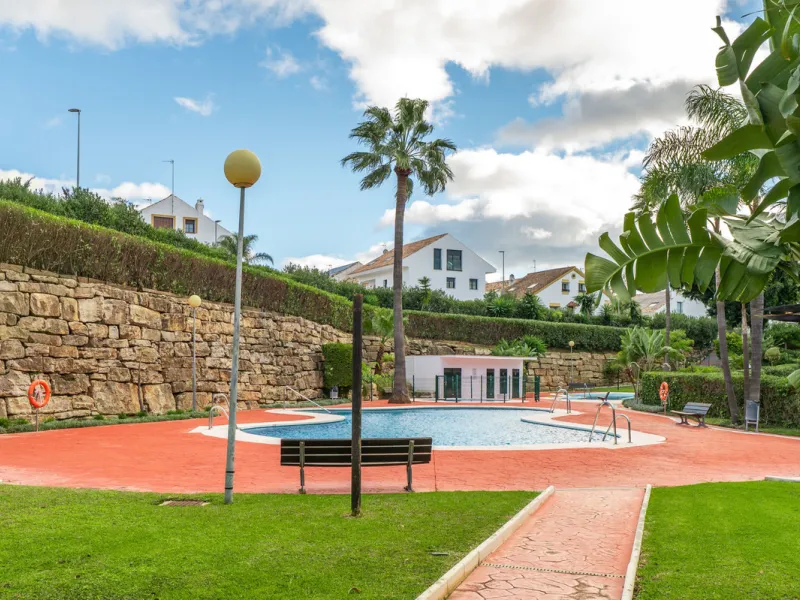 This beautifully refurbished yet thoughtfully personalised two-bedroom, two-bathroom apartment is set within the sought-after gated community of Campos de Guadalmina, offering open golf views from every bedroom.