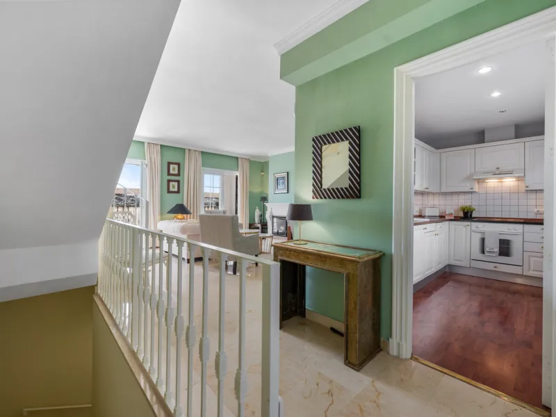 Charming 3-Bedroom Townhouse with Panoramic Views and Rooftop Terrace, Aloha Pueblo, Nueva Andalucía