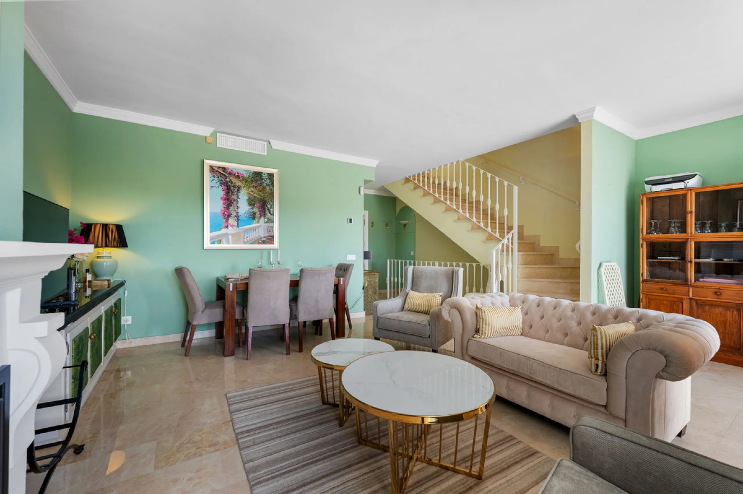 Charming 3-Bedroom Townhouse with Panoramic Views and Rooftop Terrace, Aloha Pueblo, Nueva Andalucía