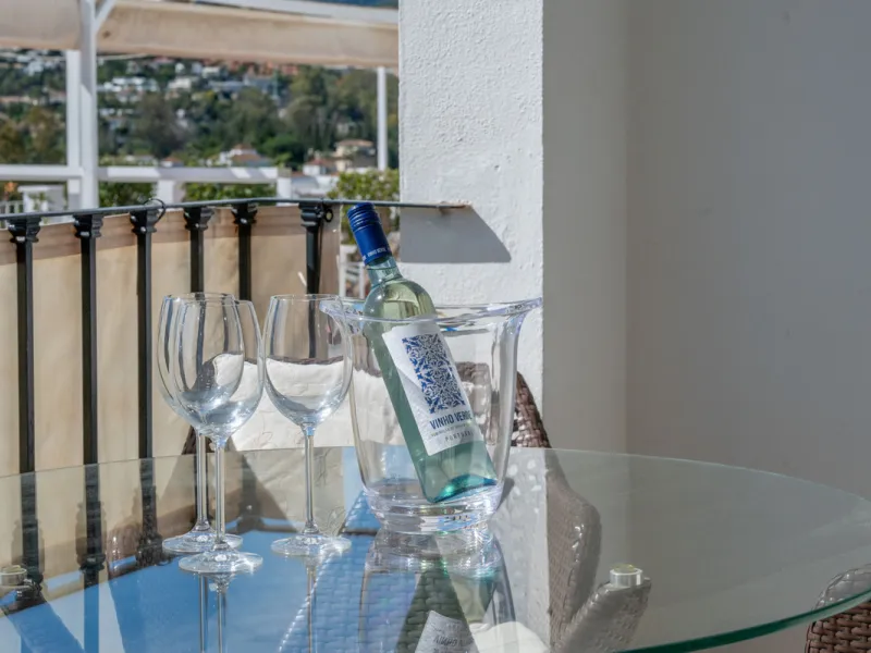 Charming 3-Bedroom Townhouse with Panoramic Views and Rooftop Terrace, Aloha Pueblo, Nueva Andalucía