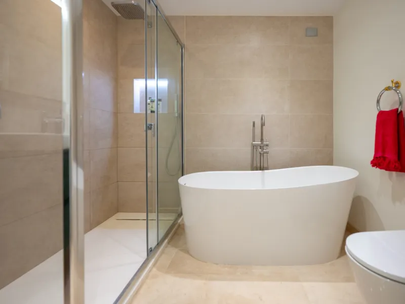 Charming 3-Bedroom Townhouse with Panoramic Views and Rooftop Terrace, Aloha Pueblo, Nueva Andalucía
