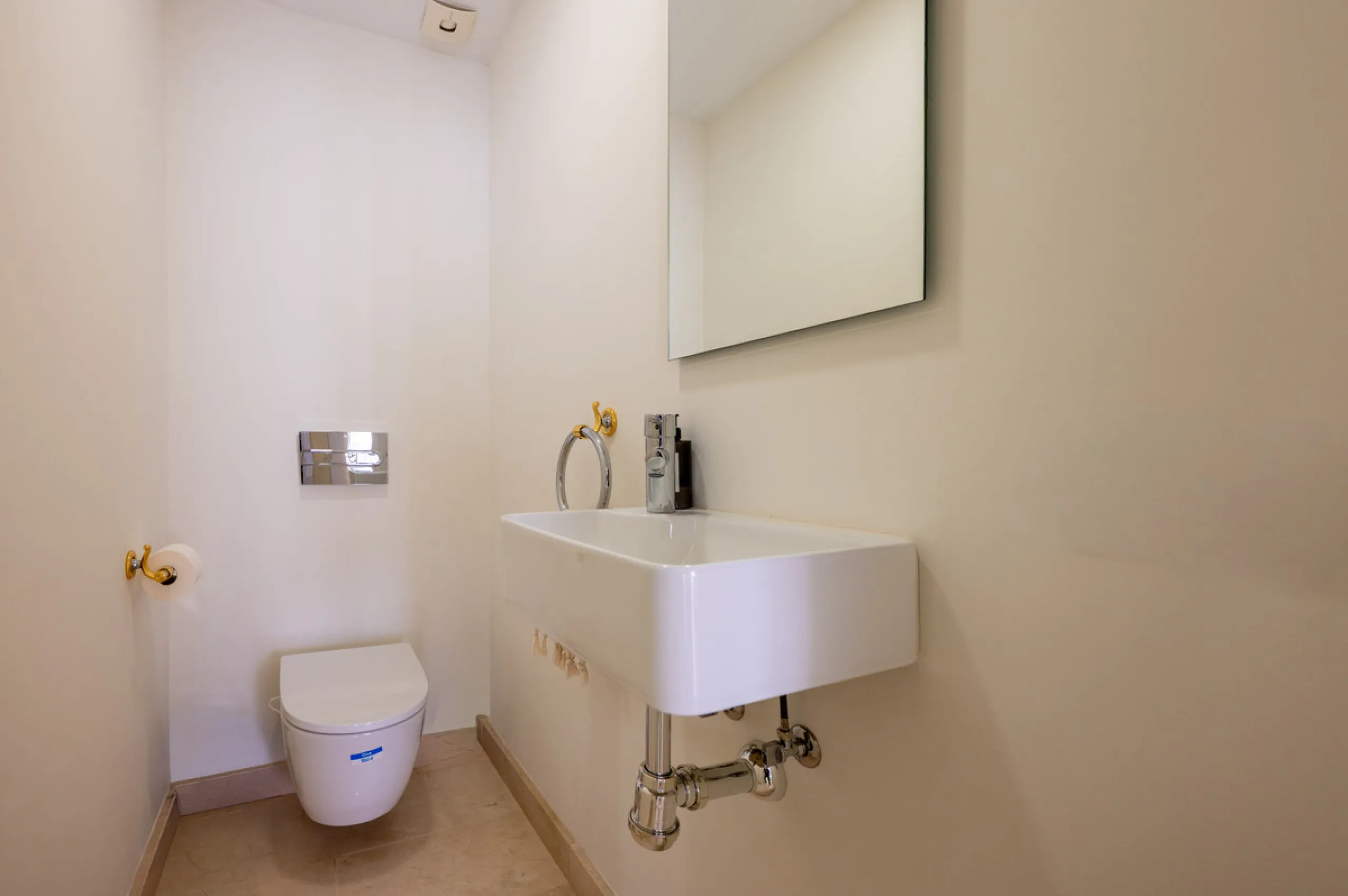Charming 3-Bedroom Townhouse with Panoramic Views and Rooftop Terrace, Aloha Pueblo, Nueva Andalucía