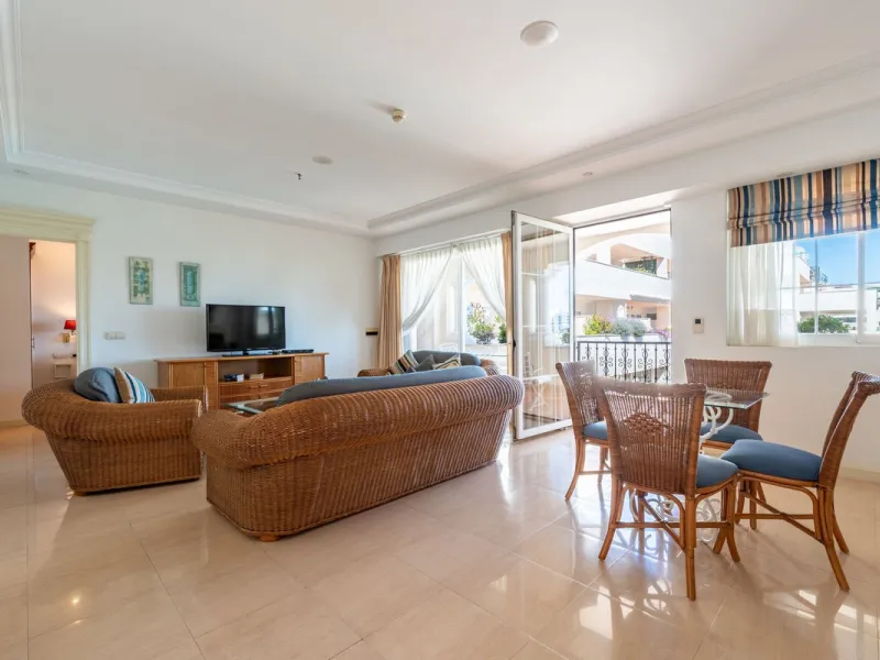 Apartment - Middle Floor Apartment в продаже в Marbella, Málaga. В доме 2 спален и 3 ванных комнат. Площадь дома 154 м²