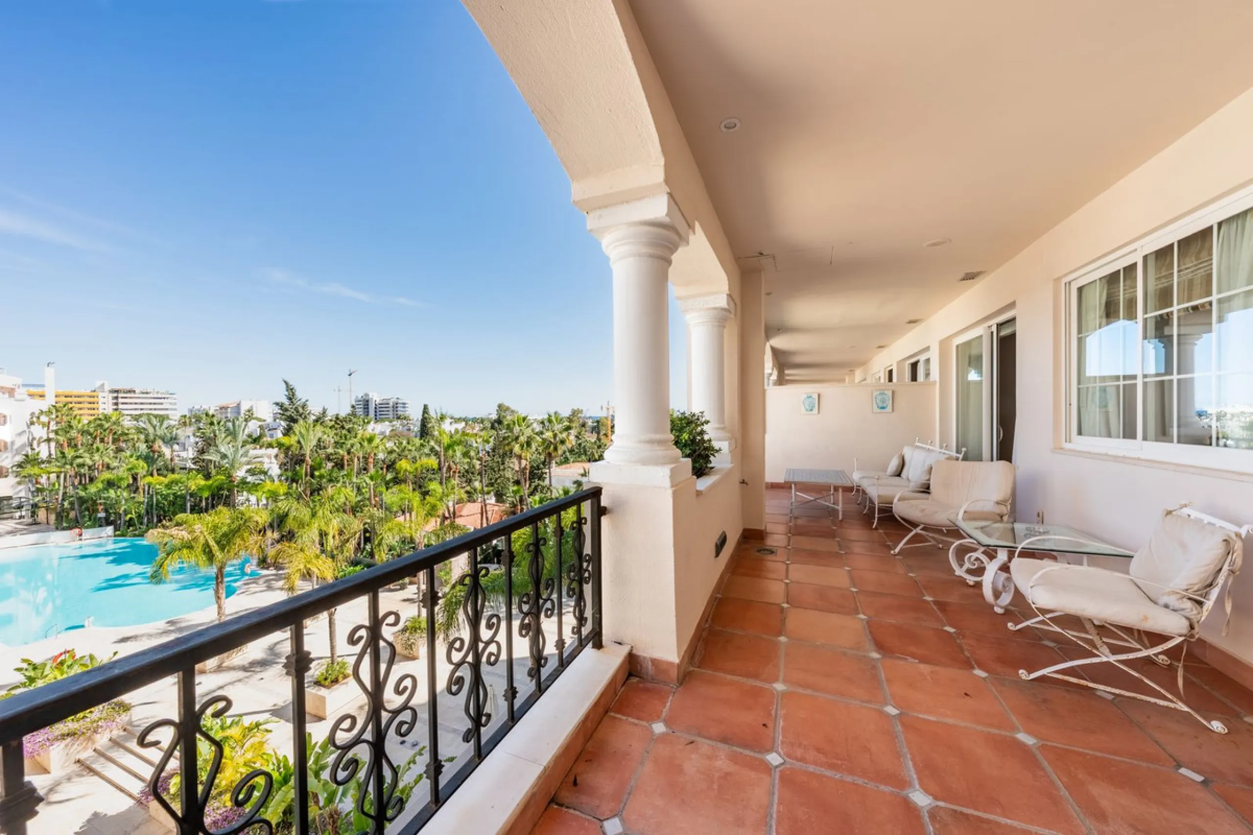 Apartment - Middle Floor Apartment в продаже в Marbella, Málaga. В доме 2 спален и 3 ванных комнат. Площадь дома 154 м²