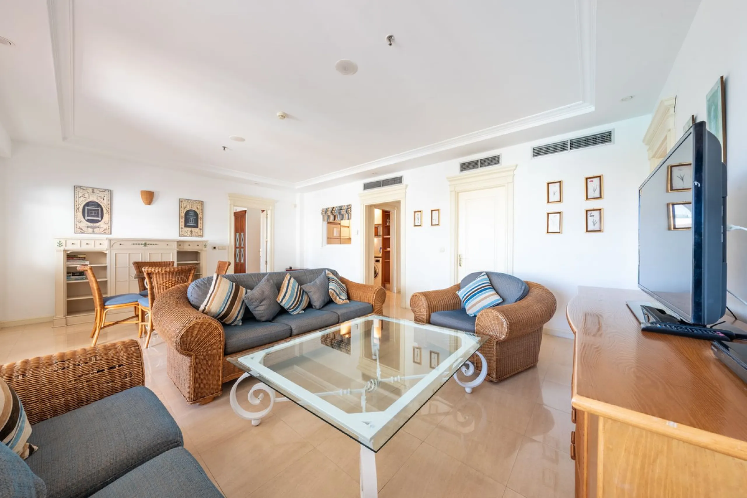 Apartment - Middle Floor Apartment в продаже в Marbella, Málaga. В доме 2 спален и 3 ванных комнат. Площадь дома 154 м²