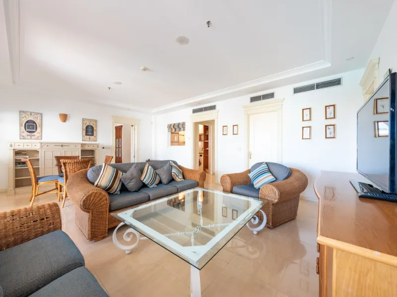 Apartment - Middle Floor Apartment в продаже в Marbella, Málaga. В доме 2 спален и 3 ванных комнат. Площадь дома 154 м²