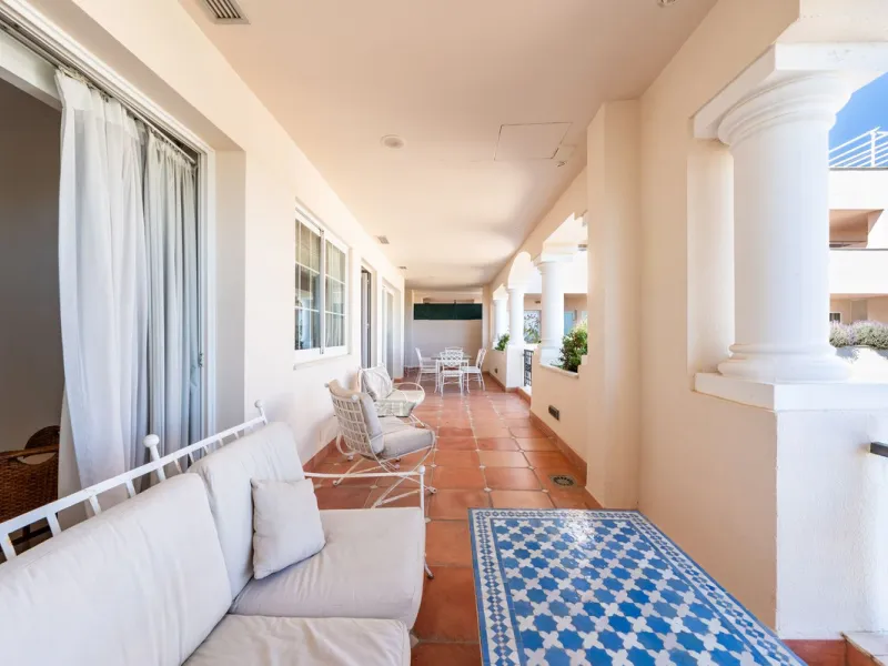Apartment - Middle Floor Apartment в продаже в Marbella, Málaga. В доме 2 спален и 3 ванных комнат. Площадь дома 154 м²