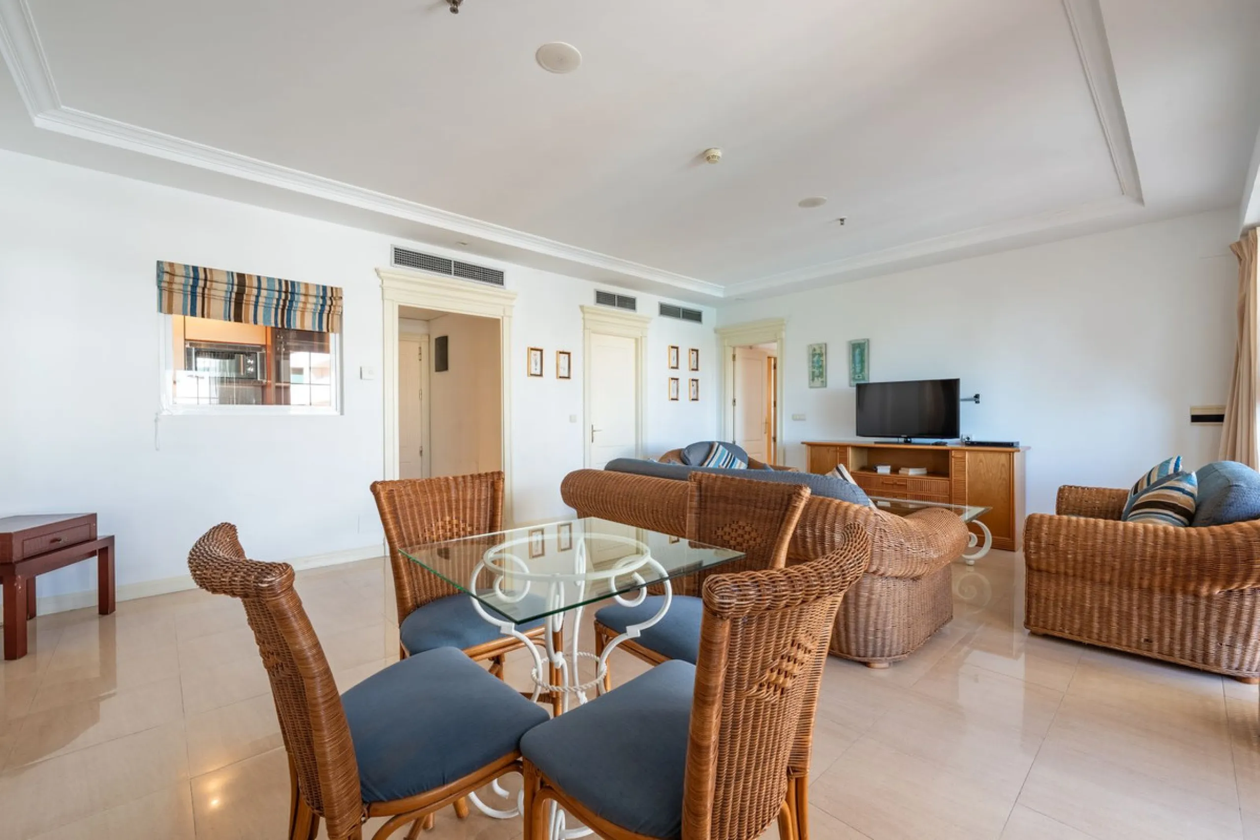 Apartment - Middle Floor Apartment в продаже в Marbella, Málaga. В доме 2 спален и 3 ванных комнат. Площадь дома 154 м²