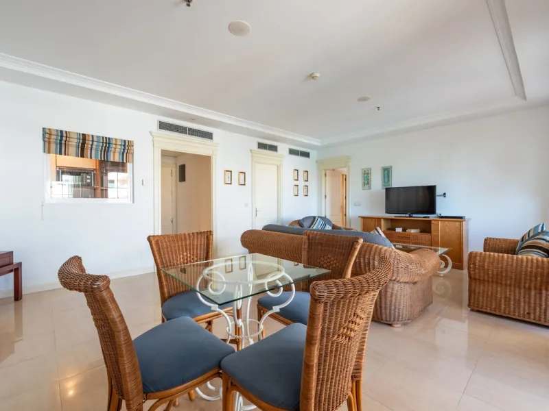 Apartment - Middle Floor Apartment в продаже в Marbella, Málaga. В доме 2 спален и 3 ванных комнат. Площадь дома 154 м²
