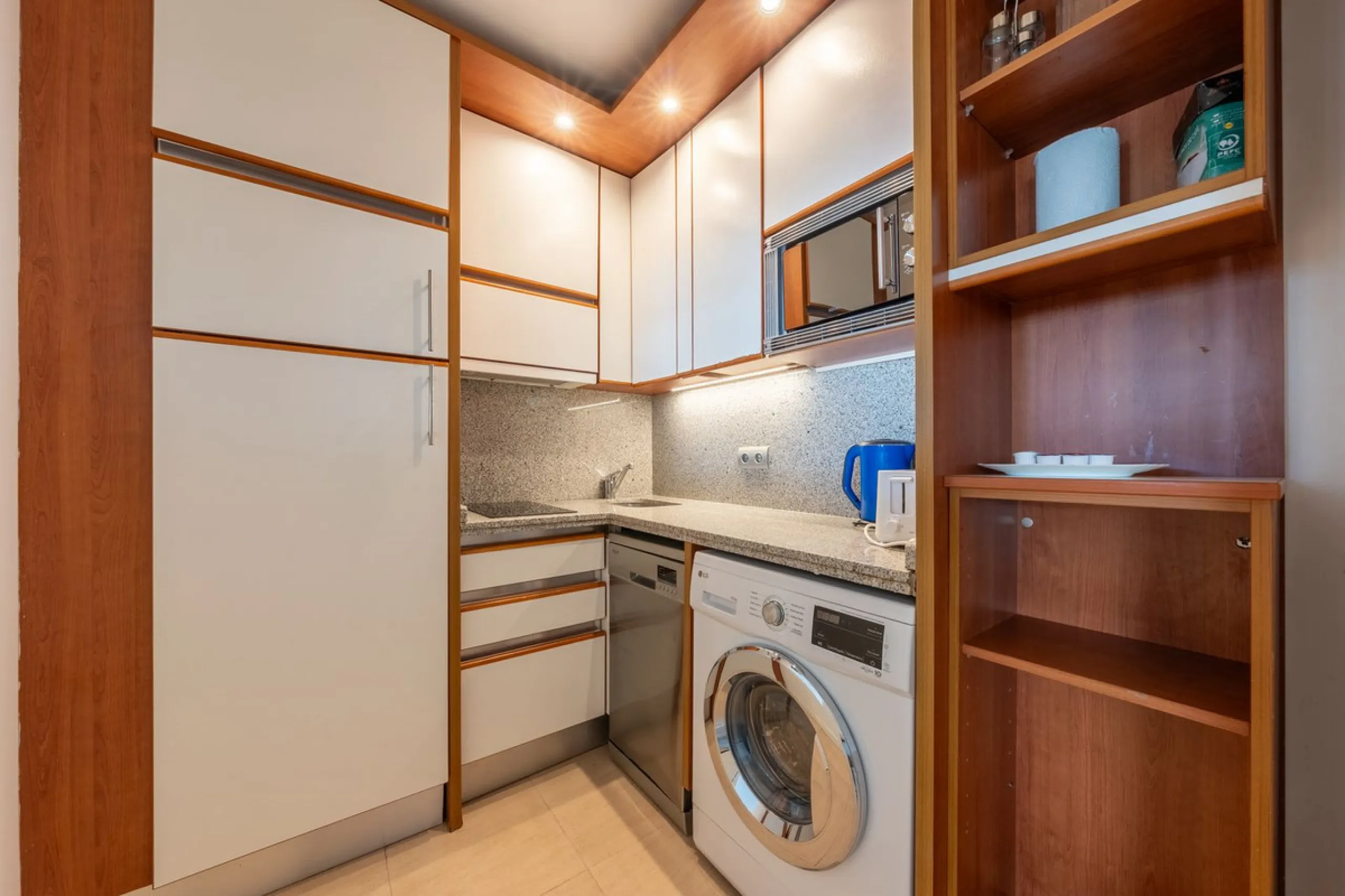 Apartment - Middle Floor Apartment в продаже в Marbella, Málaga. В доме 2 спален и 3 ванных комнат. Площадь дома 154 м²