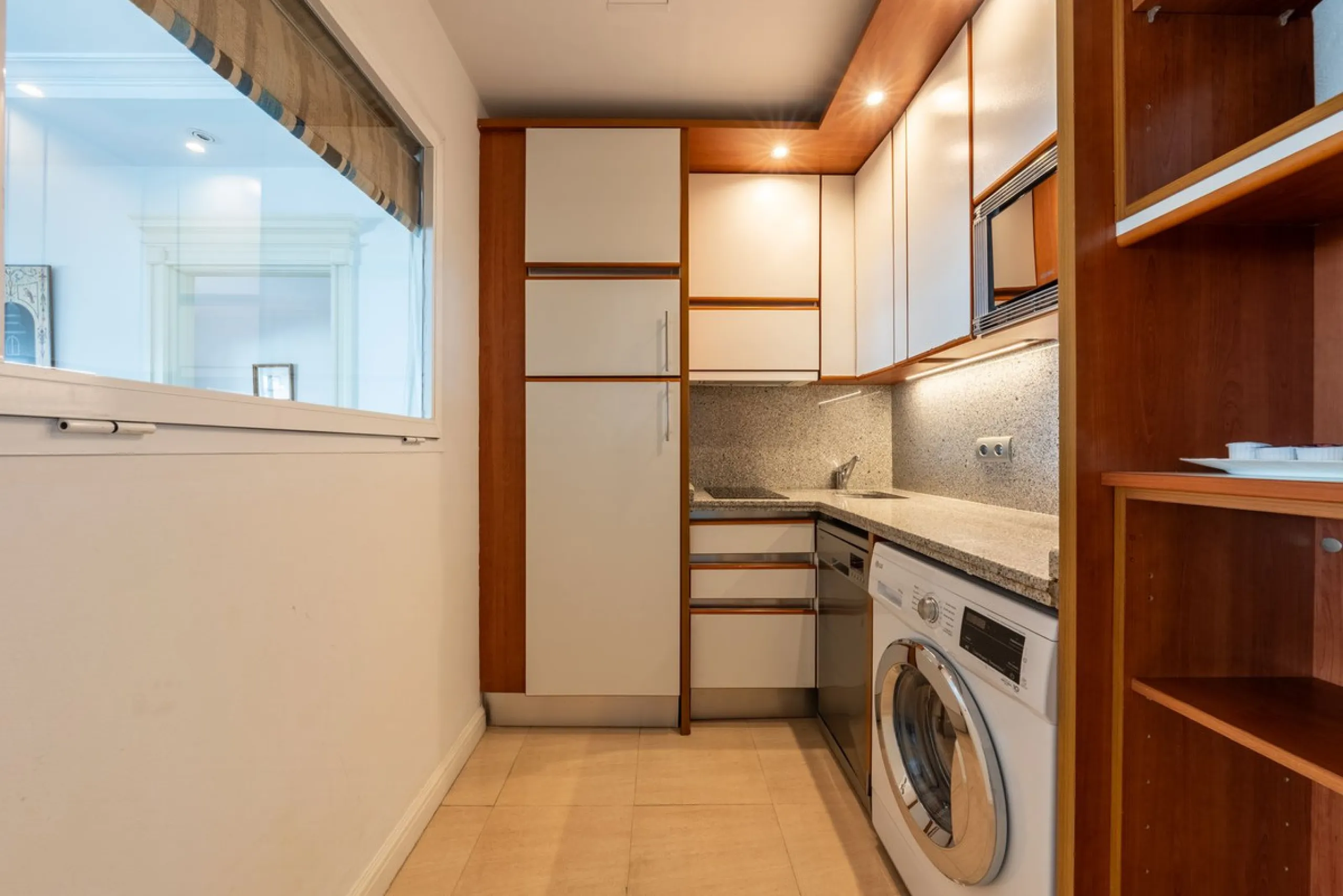 Apartment - Middle Floor Apartment в продаже в Marbella, Málaga. В доме 2 спален и 3 ванных комнат. Площадь дома 154 м²
