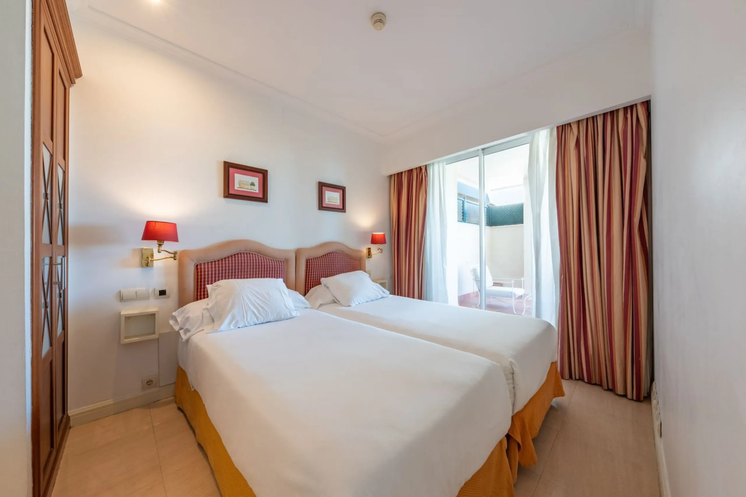 Apartment - Middle Floor Apartment в продаже в Marbella, Málaga. В доме 2 спален и 3 ванных комнат. Площадь дома 154 м²