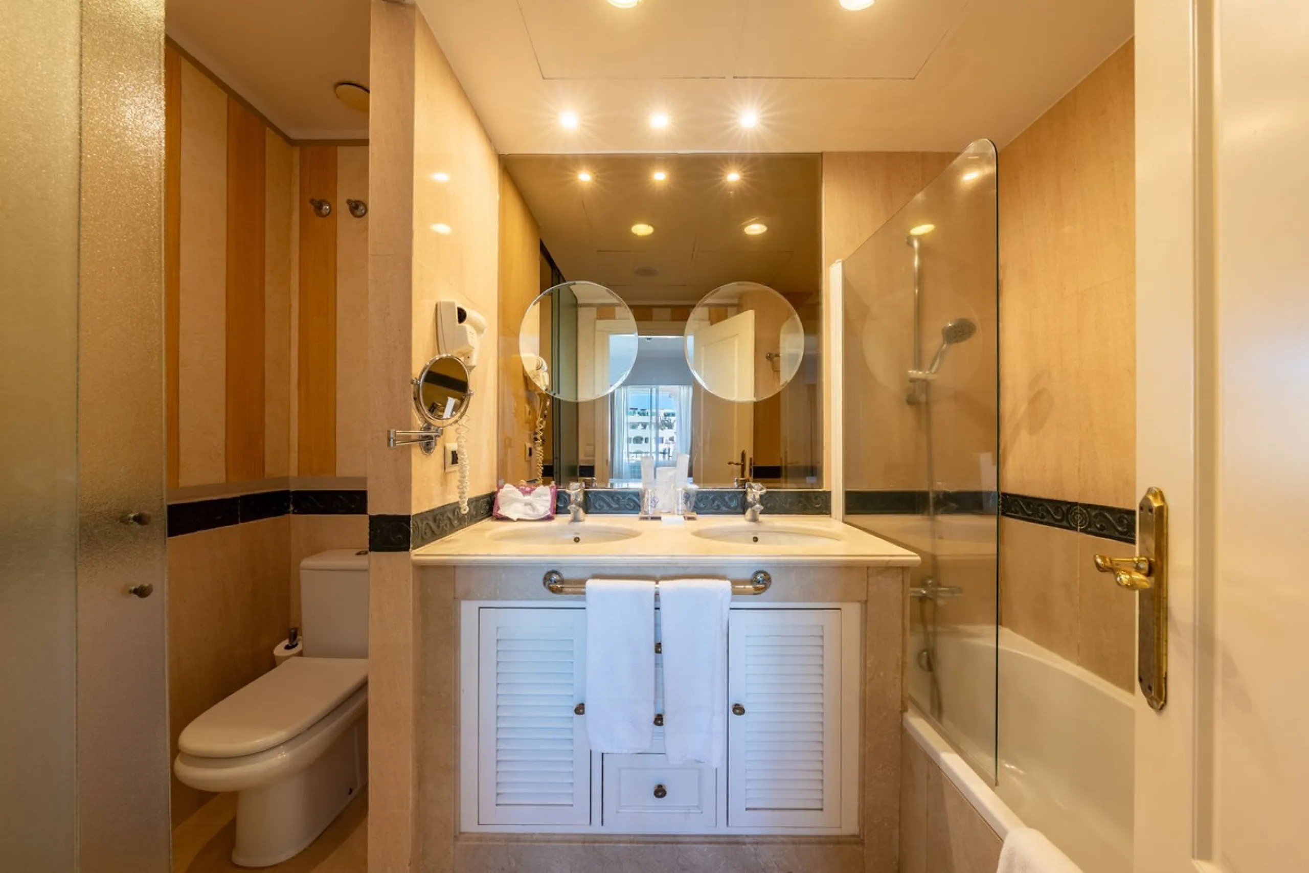 Apartment - Middle Floor Apartment в продаже в Marbella, Málaga. В доме 2 спален и 3 ванных комнат. Площадь дома 154 м²
