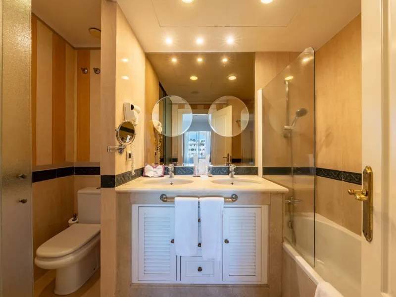 Apartment - Middle Floor Apartment в продаже в Marbella, Málaga. В доме 2 спален и 3 ванных комнат. Площадь дома 154 м²