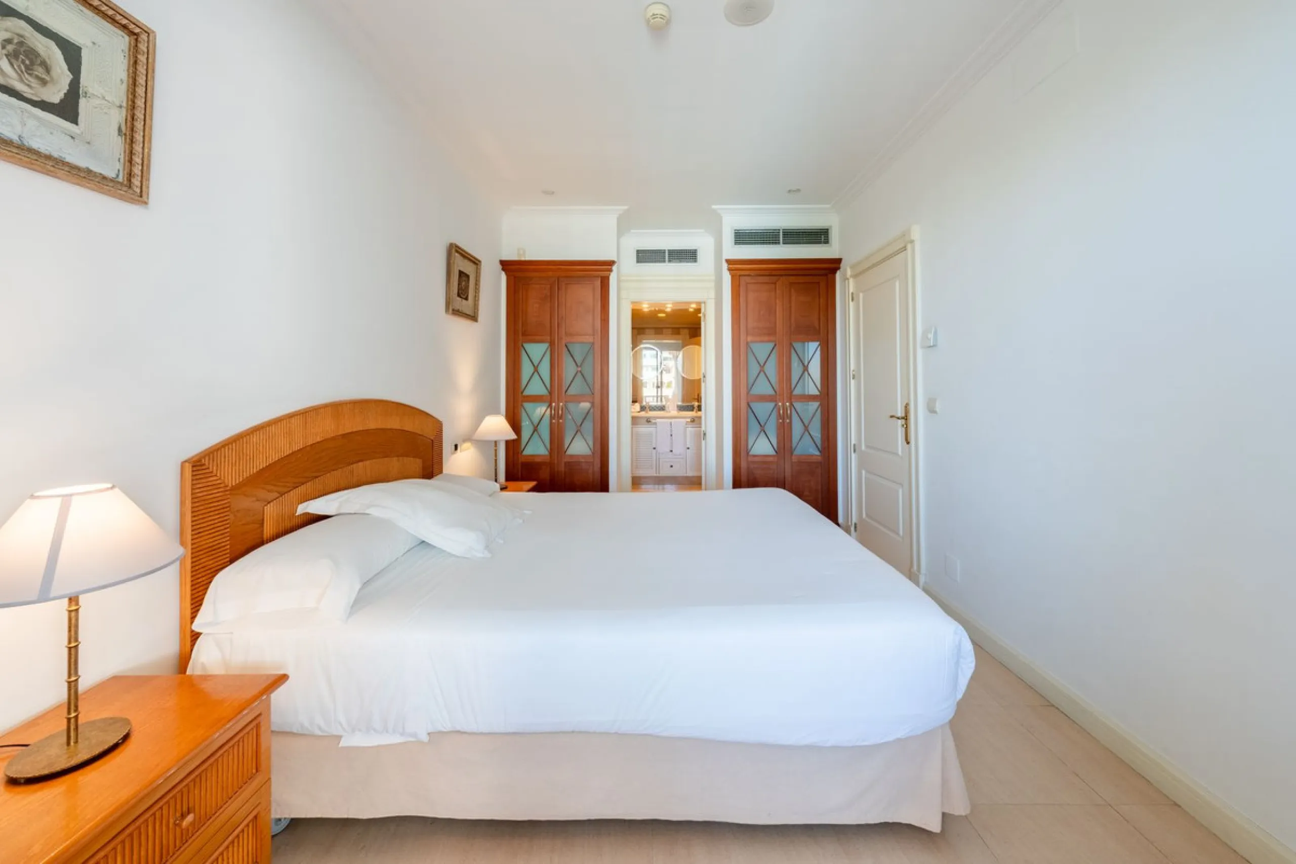 Apartment - Middle Floor Apartment в продаже в Marbella, Málaga. В доме 2 спален и 3 ванных комнат. Площадь дома 154 м²