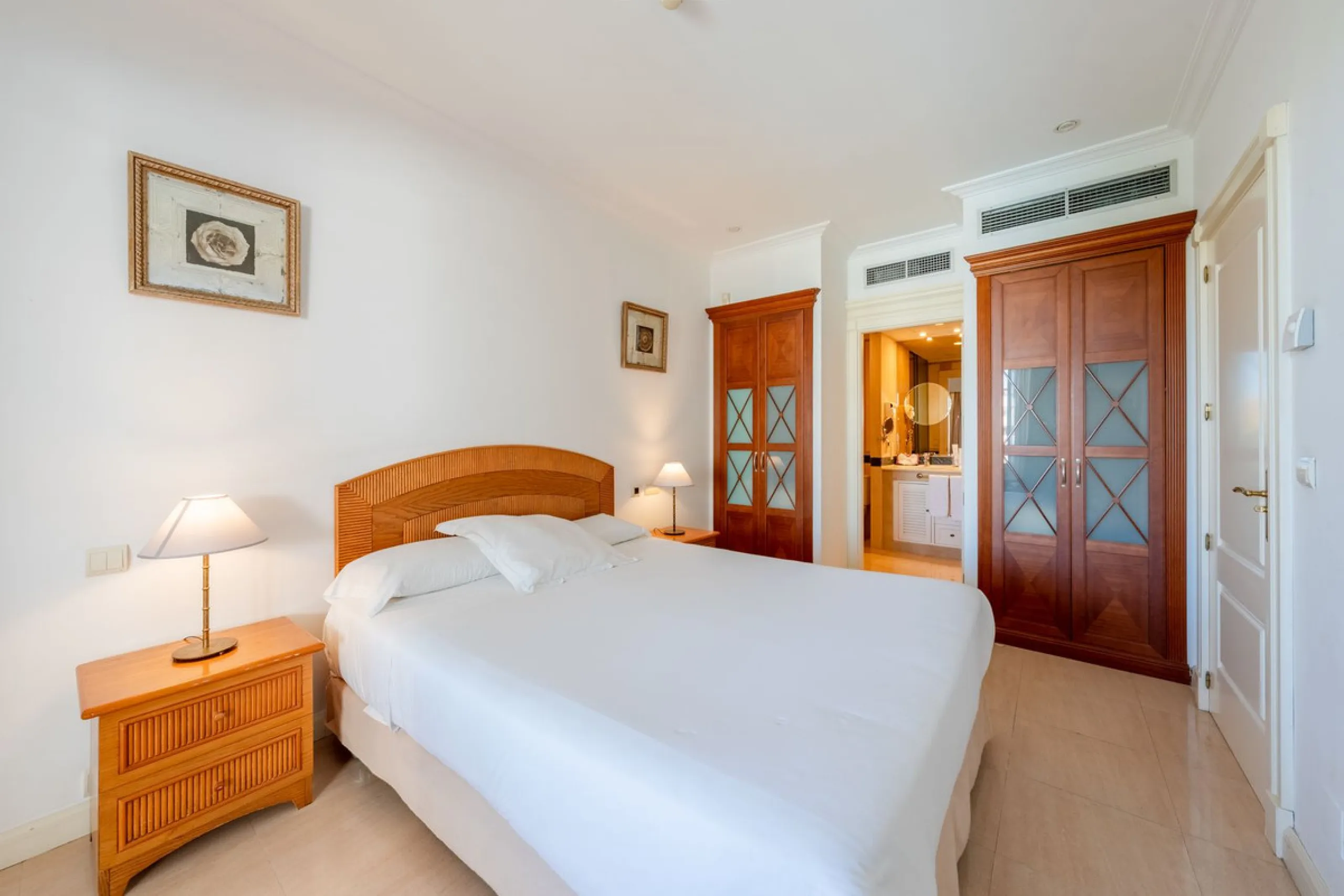 Apartment - Middle Floor Apartment в продаже в Marbella, Málaga. В доме 2 спален и 3 ванных комнат. Площадь дома 154 м²