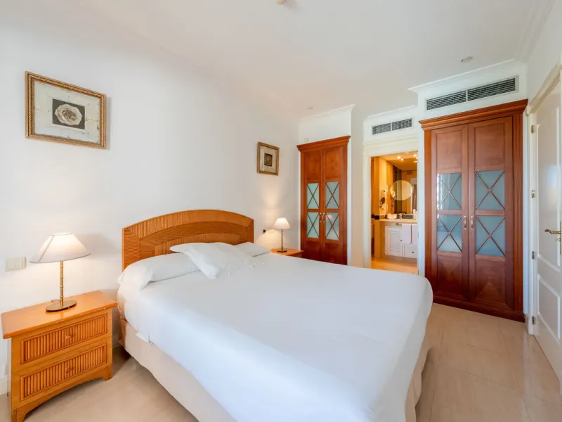 Apartment - Middle Floor Apartment в продаже в Marbella, Málaga. В доме 2 спален и 3 ванных комнат. Площадь дома 154 м²
