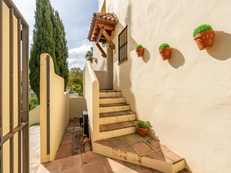 Flat in Los Pinos de Aloha