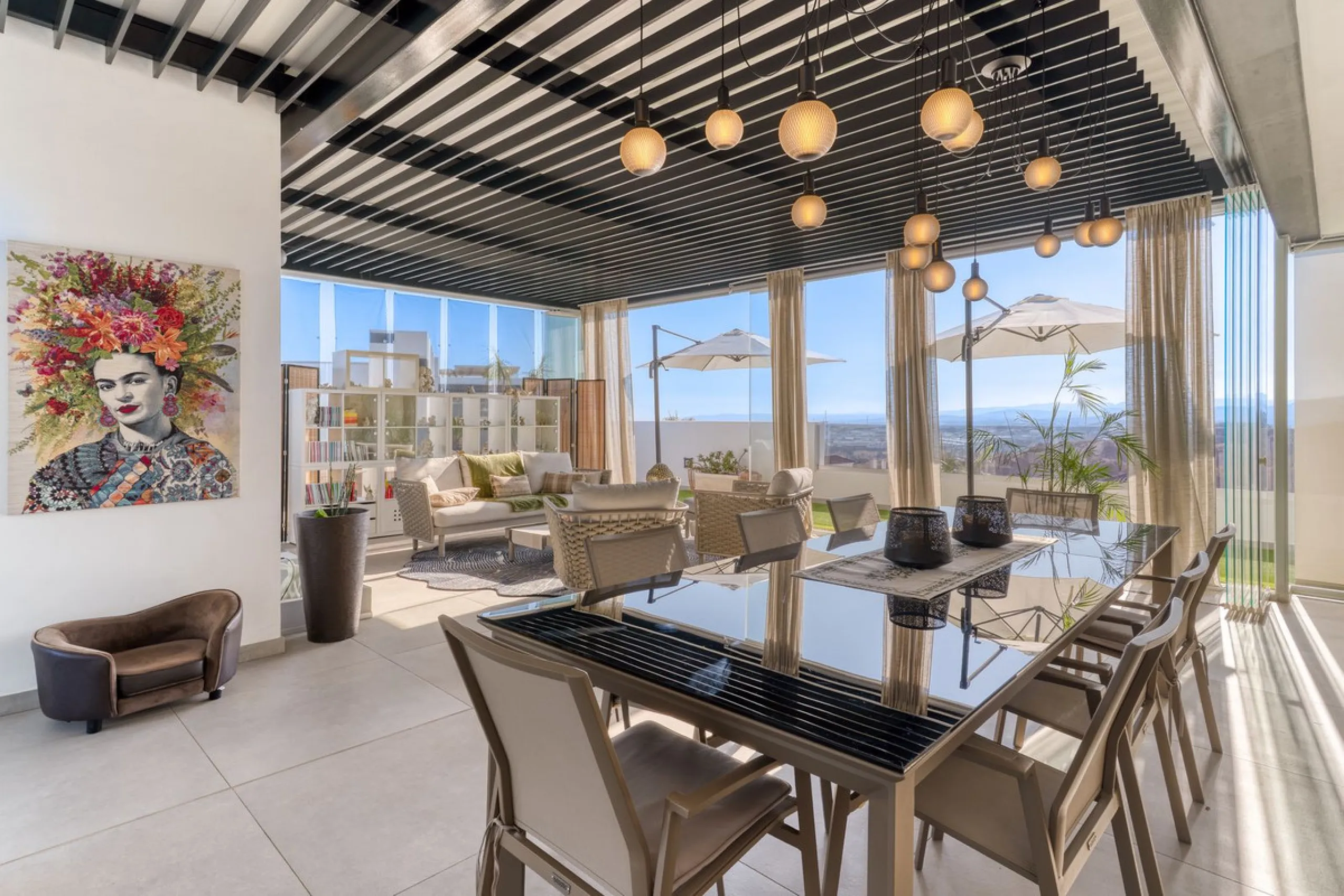 Apartment - Penthouse в продаже в Estepona, Málaga. В доме 2 спален и 2 ванных комнат. Площадь дома 108 м²