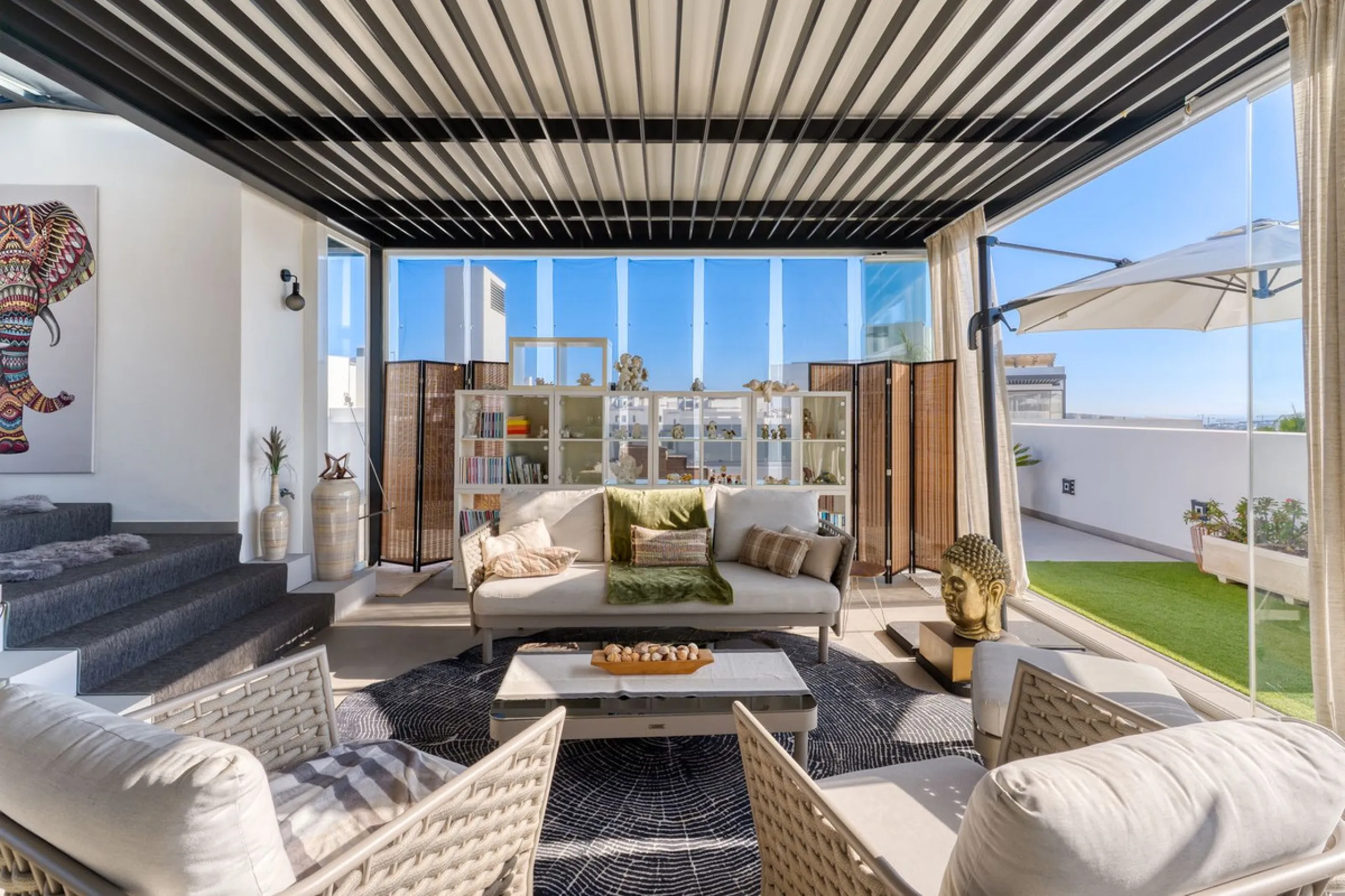 Apartment - Penthouse в продаже в Estepona, Málaga. В доме 2 спален и 2 ванных комнат. Площадь дома 108 м²