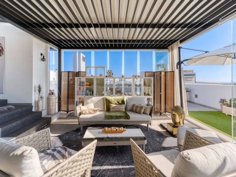 Apartment - Penthouse в продаже в Estepona, Málaga. В доме 2 спален и 2 ванных комнат. Площадь дома 108 м²