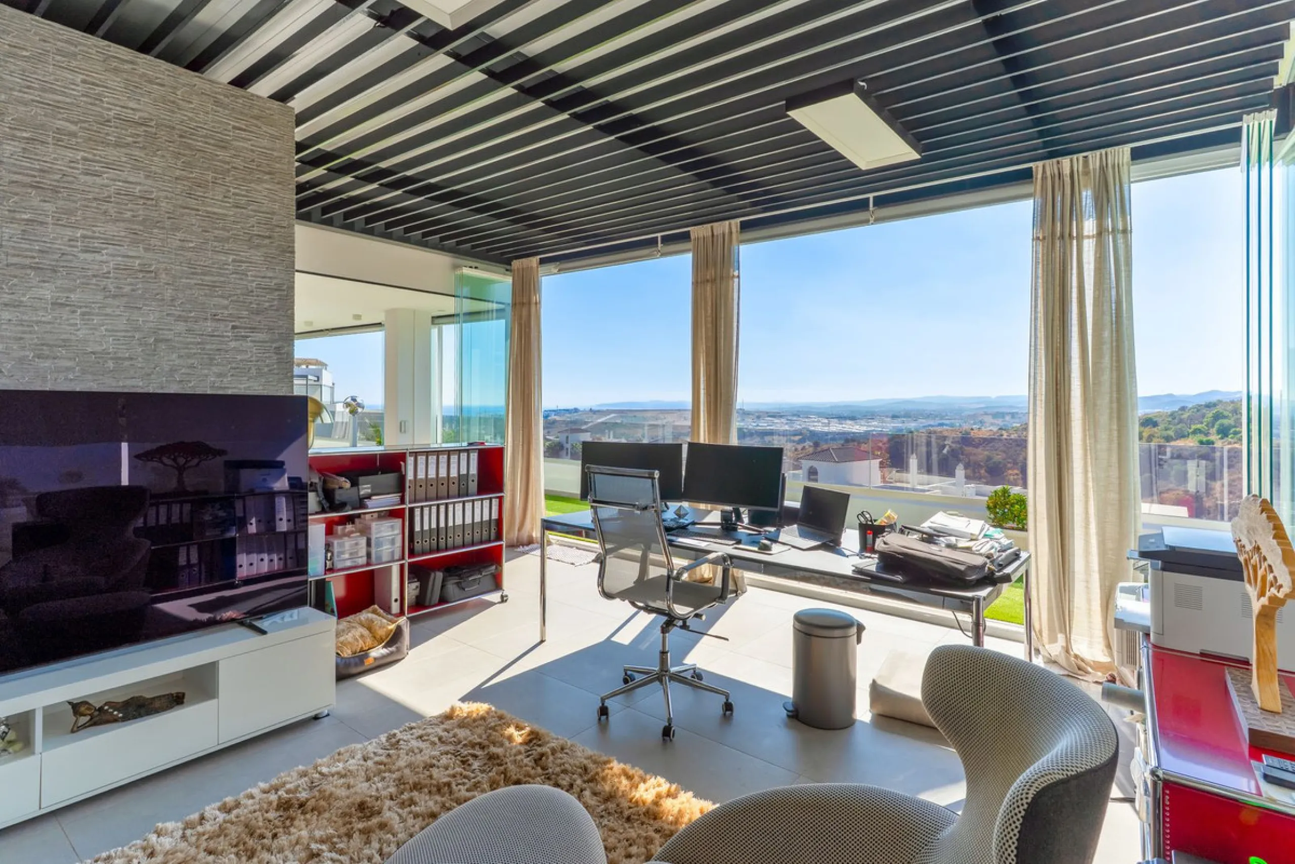 Apartment - Penthouse в продаже в Estepona, Málaga. В доме 2 спален и 2 ванных комнат. Площадь дома 108 м²
