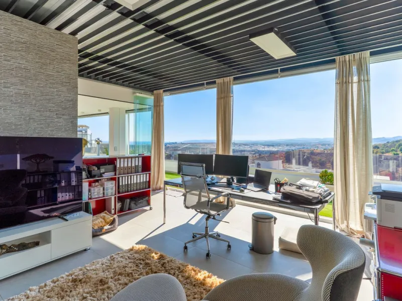 Apartment - Penthouse в продаже в Estepona, Málaga. В доме 2 спален и 2 ванных комнат. Площадь дома 108 м²