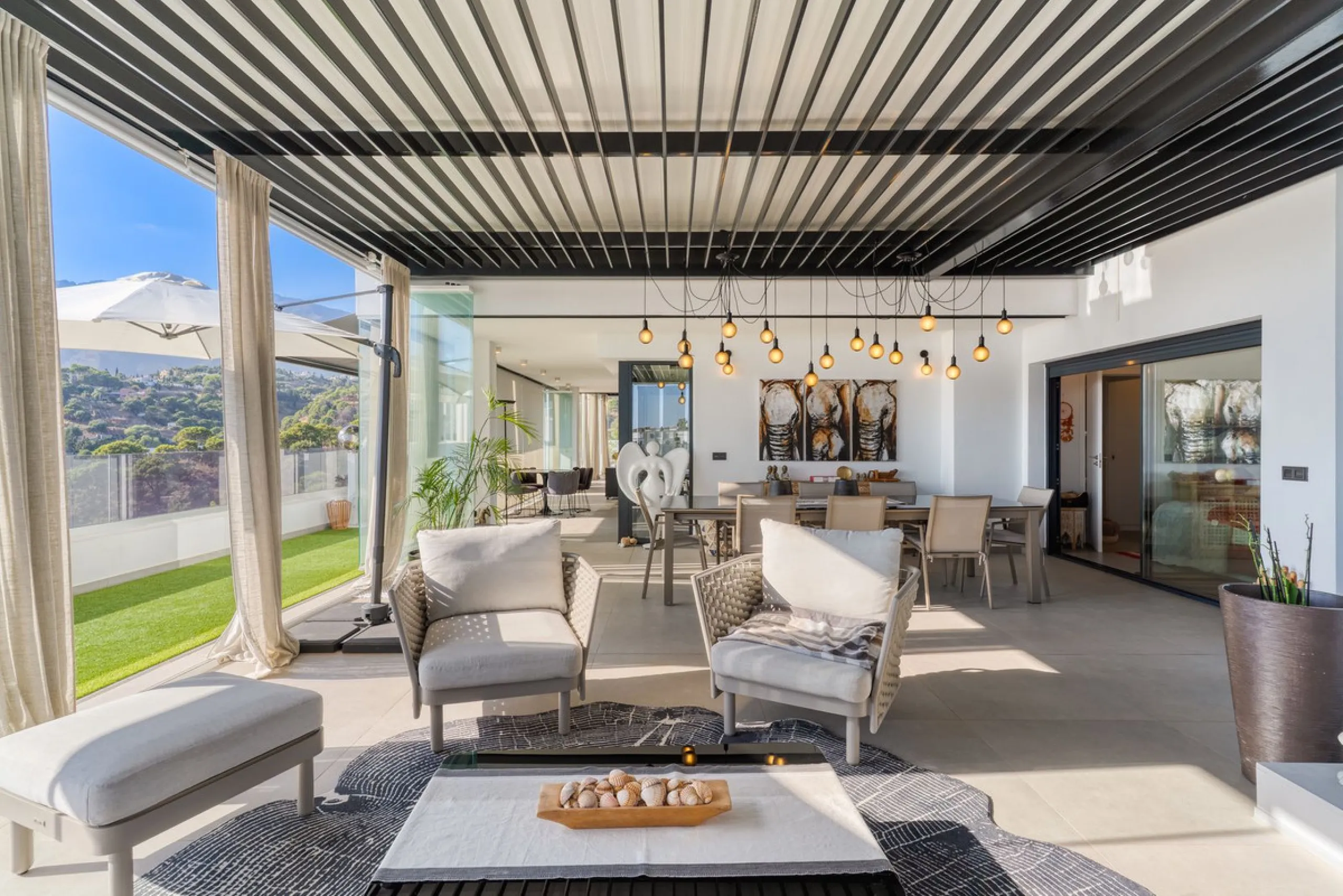 Apartment - Penthouse в продаже в Estepona, Málaga. В доме 2 спален и 2 ванных комнат. Площадь дома 108 м²