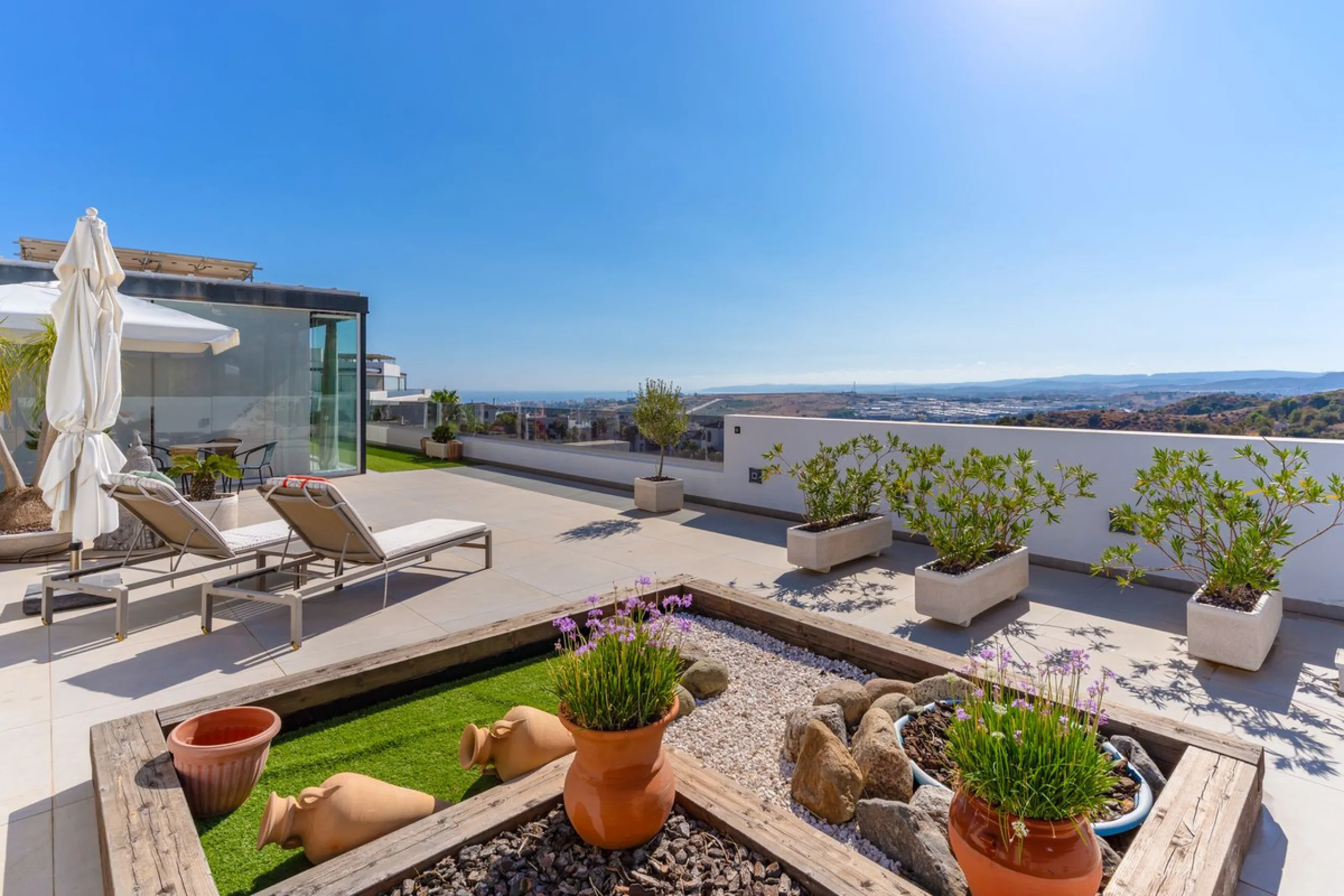 Apartment - Penthouse в продаже в Estepona, Málaga. В доме 2 спален и 2 ванных комнат. Площадь дома 108 м²