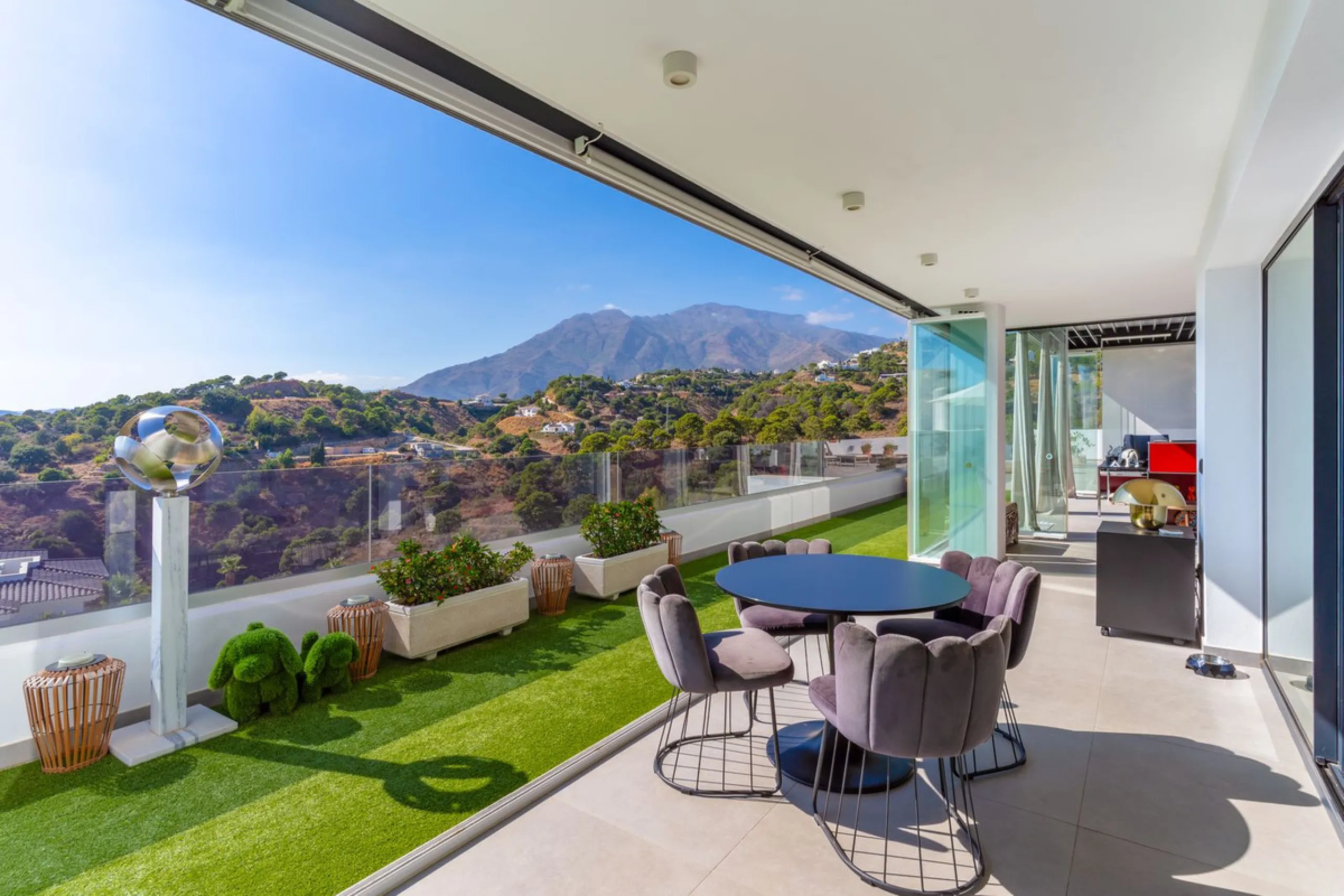 Apartment - Penthouse в продаже в Estepona, Málaga. В доме 2 спален и 2 ванных комнат. Площадь дома 108 м²