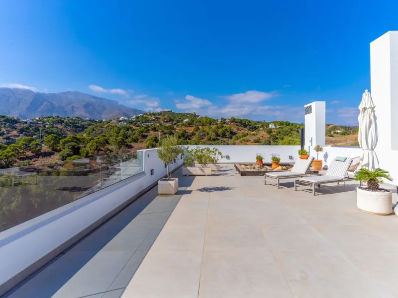 Apartment - Penthouse в продаже в Estepona, Málaga. В доме 2 спален и 2 ванных комнат. Площадь дома 108 м²