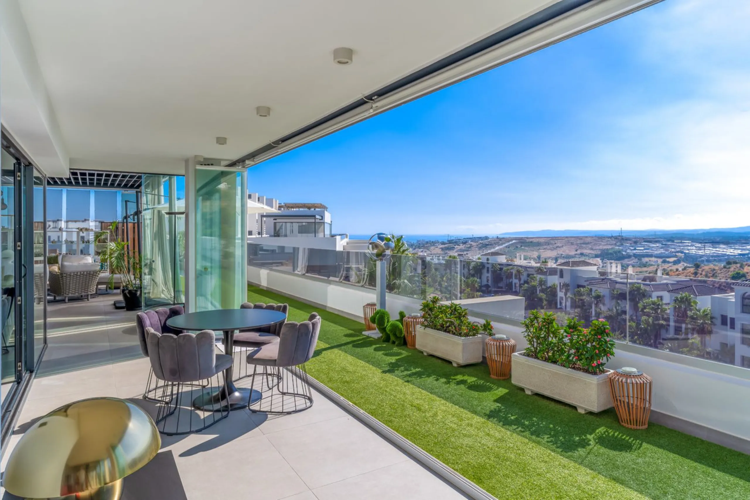 Apartment - Penthouse в продаже в Estepona, Málaga. В доме 2 спален и 2 ванных комнат. Площадь дома 108 м²