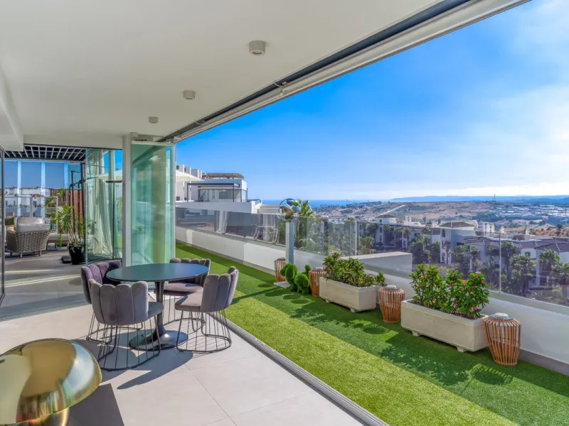 Apartment - Penthouse в продаже в Estepona, Málaga. В доме 2 спален и 2 ванных комнат. Площадь дома 108 м²