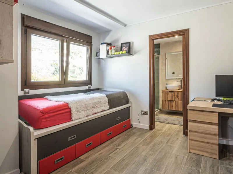 Exclusive luxury villa located in a quiet area between Benalmádena Pueblo and the coast, ideal for enjoying privacy and a Mediterranean lifestyle.
