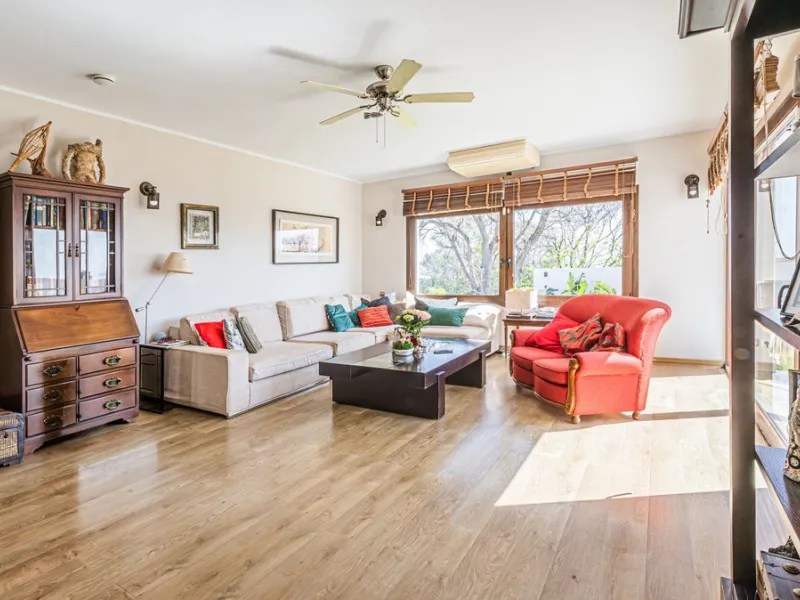 Exclusive luxury villa located in a quiet area between Benalmádena Pueblo and the coast, ideal for enjoying privacy and a Mediterranean lifestyle.