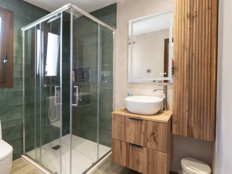 Exclusive luxury villa located in a quiet area between Benalmádena Pueblo and the coast, ideal for enjoying privacy and a Mediterranean lifestyle.