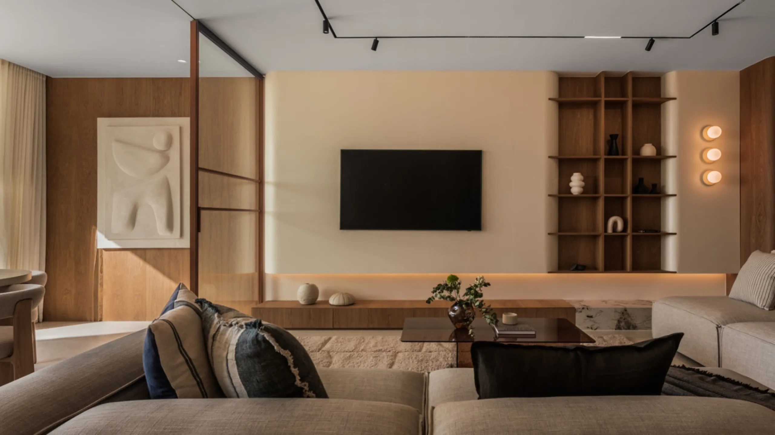 Newly renovated townhouse in the Heart of Aloha.
