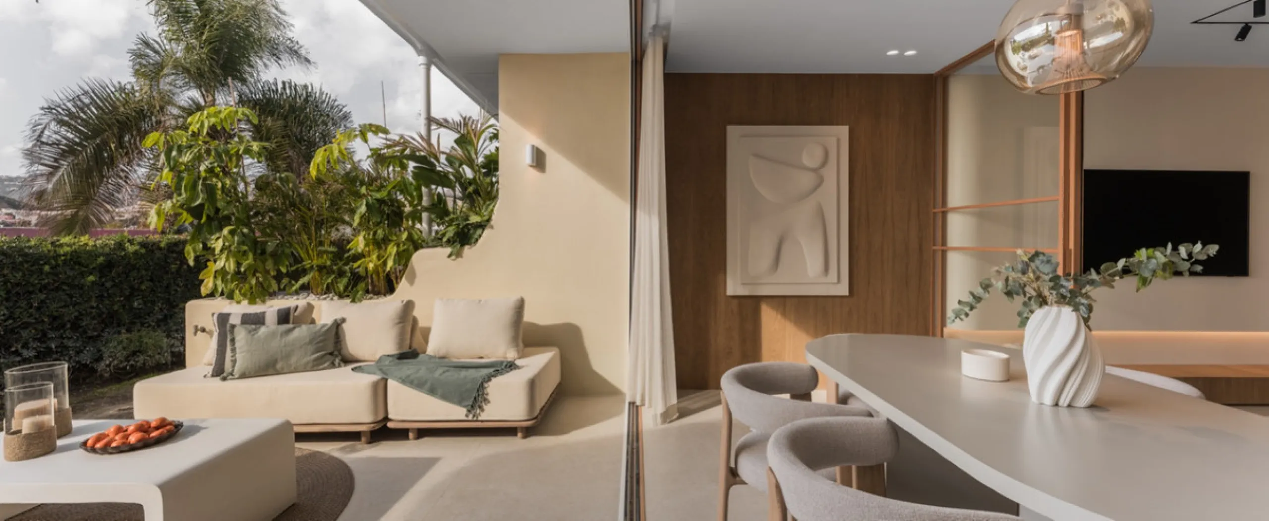 Newly renovated townhouse in the Heart of Aloha.