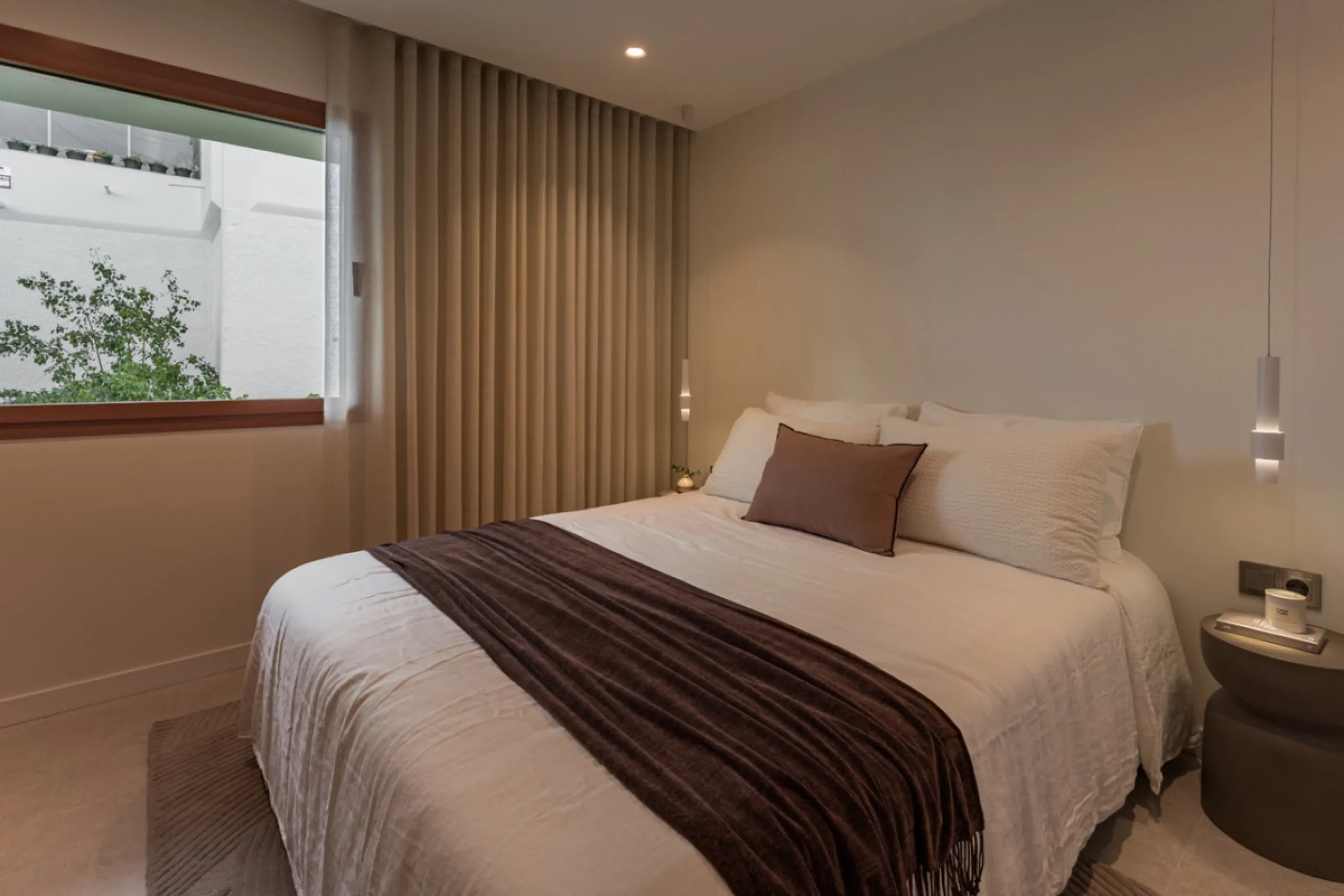 Newly renovated townhouse in the Heart of Aloha.