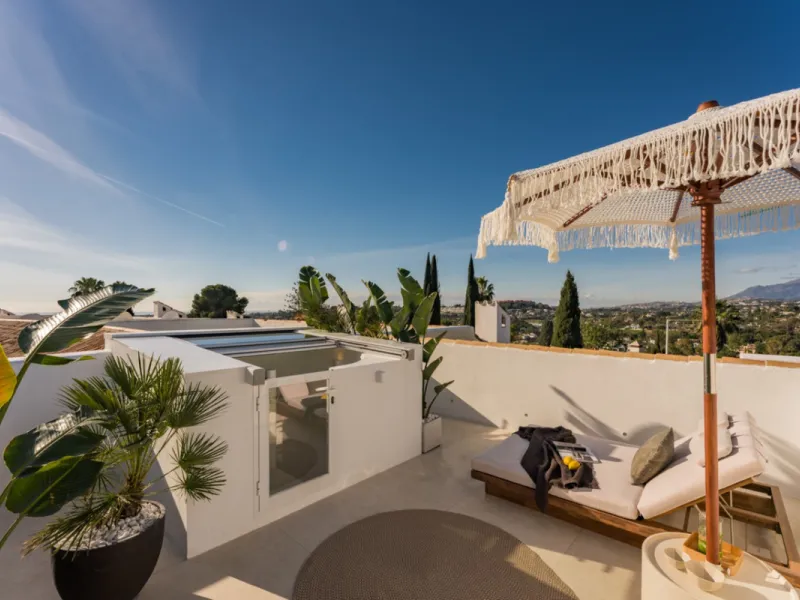 Newly renovated townhouse in the Heart of Aloha.
