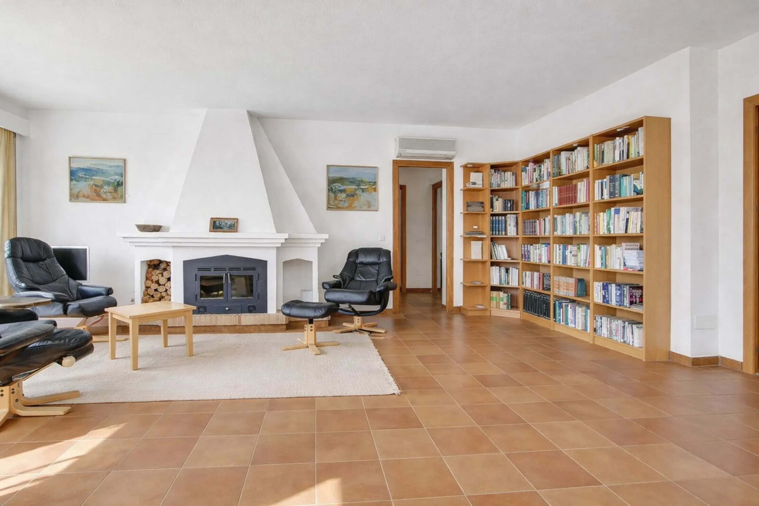 Three-Bedroom Townhouse with Partial Lake and Mountain Views – A Home in Harmony with Nature