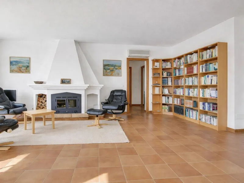 Three-Bedroom Townhouse with Partial Lake and Mountain Views – A Home in Harmony with Nature