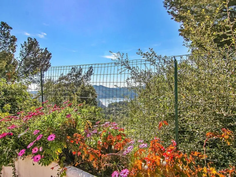 Three-Bedroom Townhouse with Partial Lake and Mountain Views – A Home in Harmony with Nature