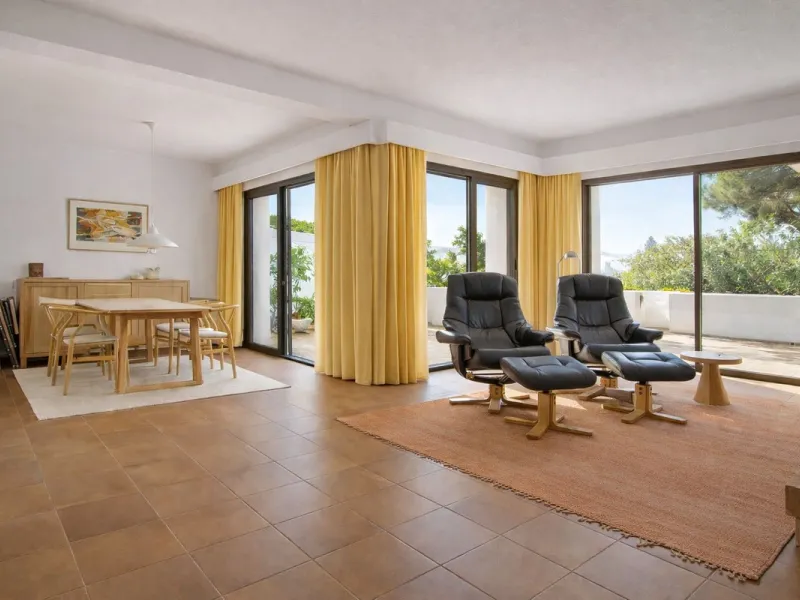 Three-Bedroom Townhouse with Partial Lake and Mountain Views – A Home in Harmony with Nature