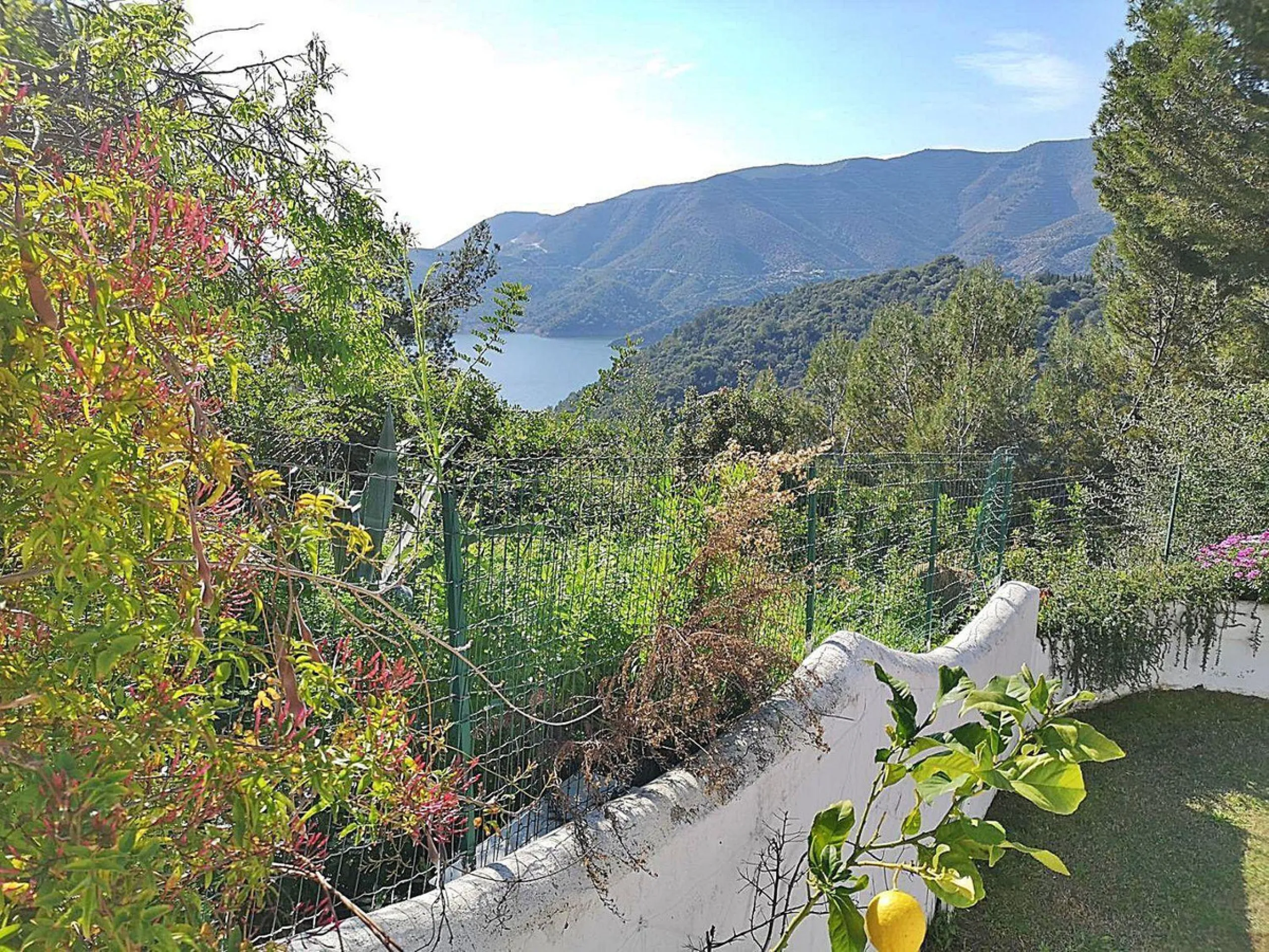 Three-Bedroom Townhouse with Partial Lake and Mountain Views – A Home in Harmony with Nature