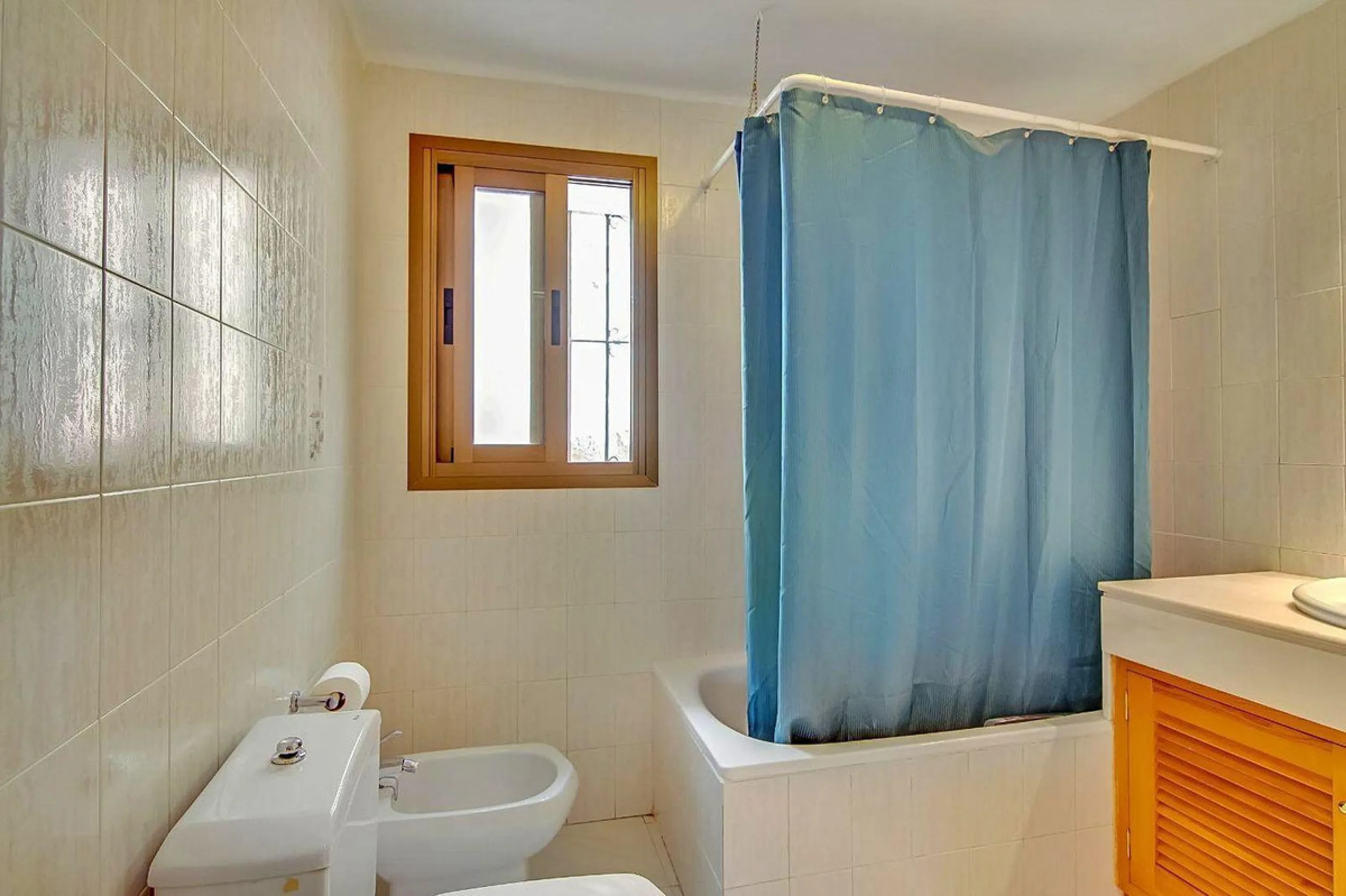 Three-Bedroom Townhouse with Partial Lake and Mountain Views – A Home in Harmony with Nature